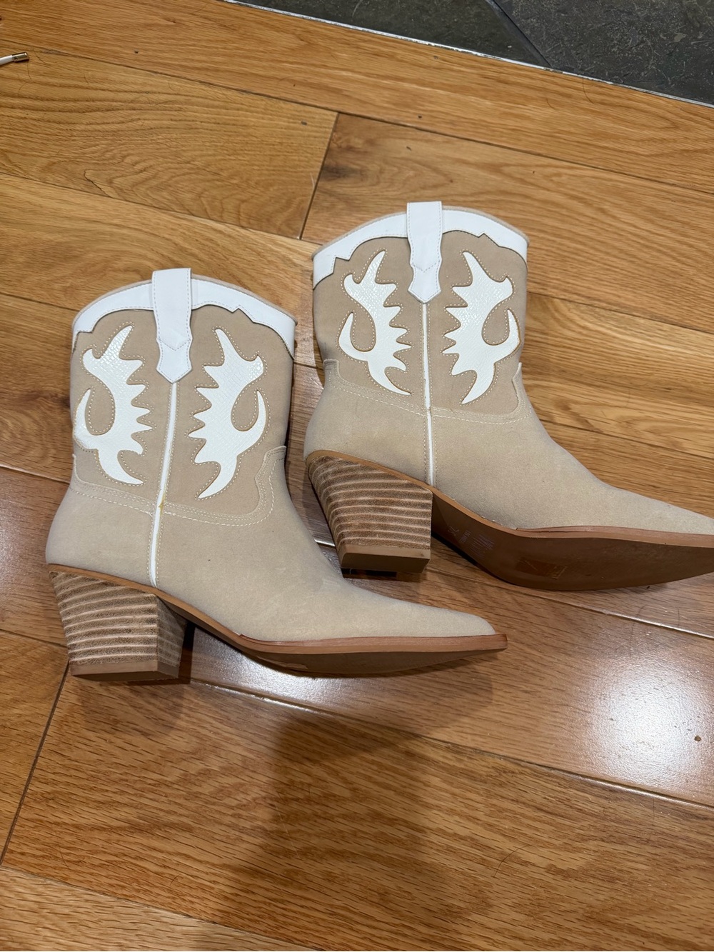 Mi.iM Beige Western Boots with White Detailing